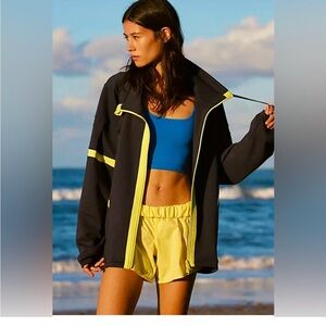 FREE PEOPLE MOVEMENT RIGHT ON TRACK 
Zip-UP ACTIVE JACKET MEDIUM